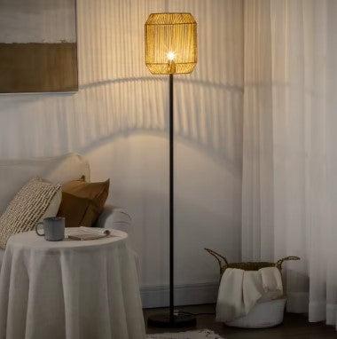 Lampadaire en rotin pour salon