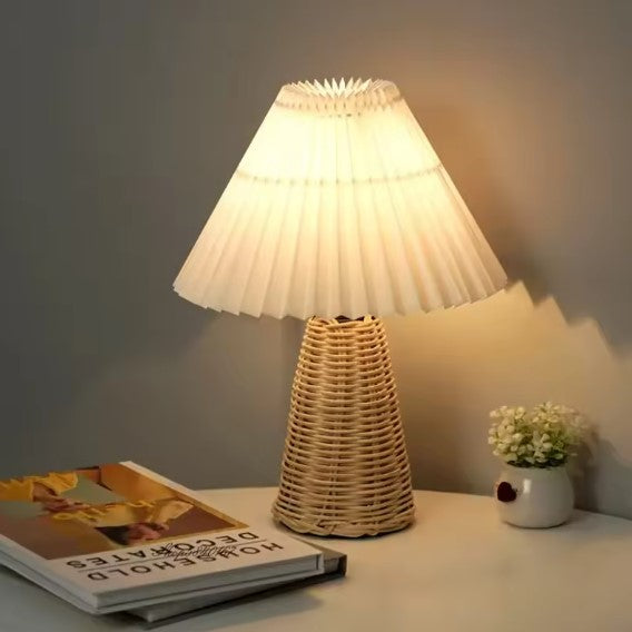 Lampe en rotin plissée
