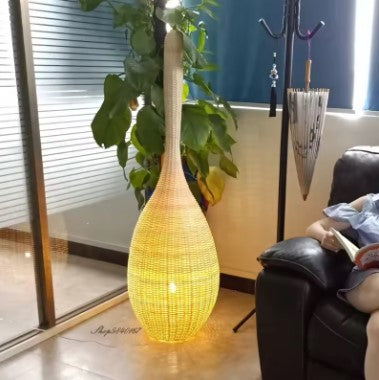 Lampadaire en rotin goutte d’eau
