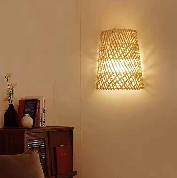 Luminaire en rotin pour chambre
