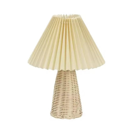 Lampe en rotin plissée