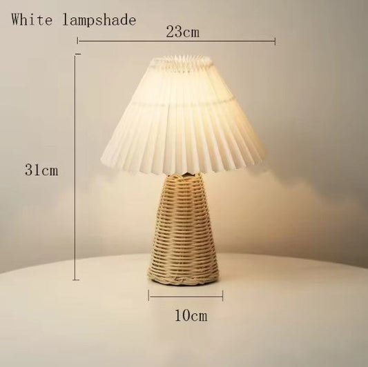 Lampe en rotin plissée